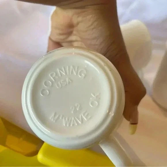 Vintage Set of 4 Corning Microwave Safe Mugs - Picture 2 of 4